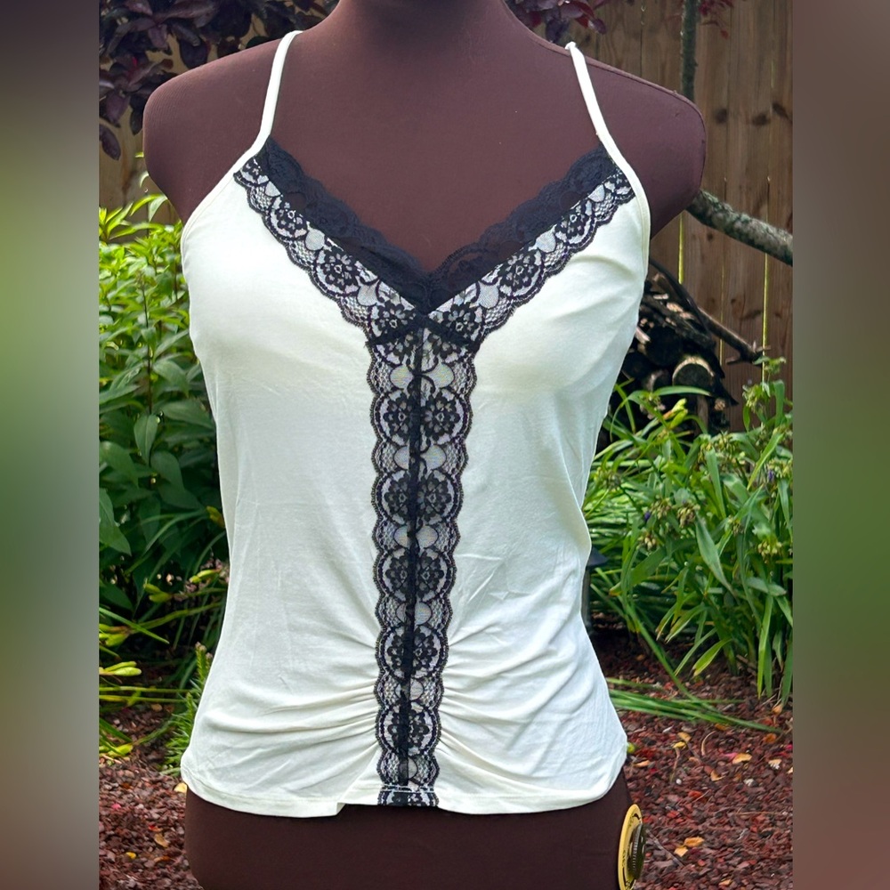 NWOT MODA INTERNATIONAL sS cami-cream/blk lace-adj straps-shelf bra-ruched lace